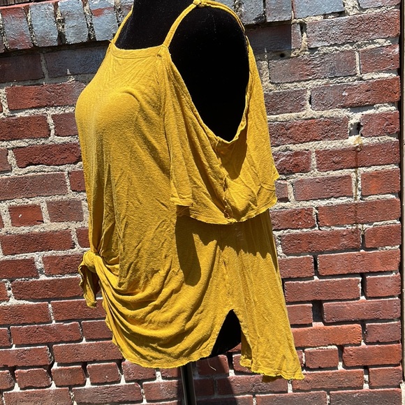 Gimmicks by BKE yellow open should top size small - Picture 7 of 8